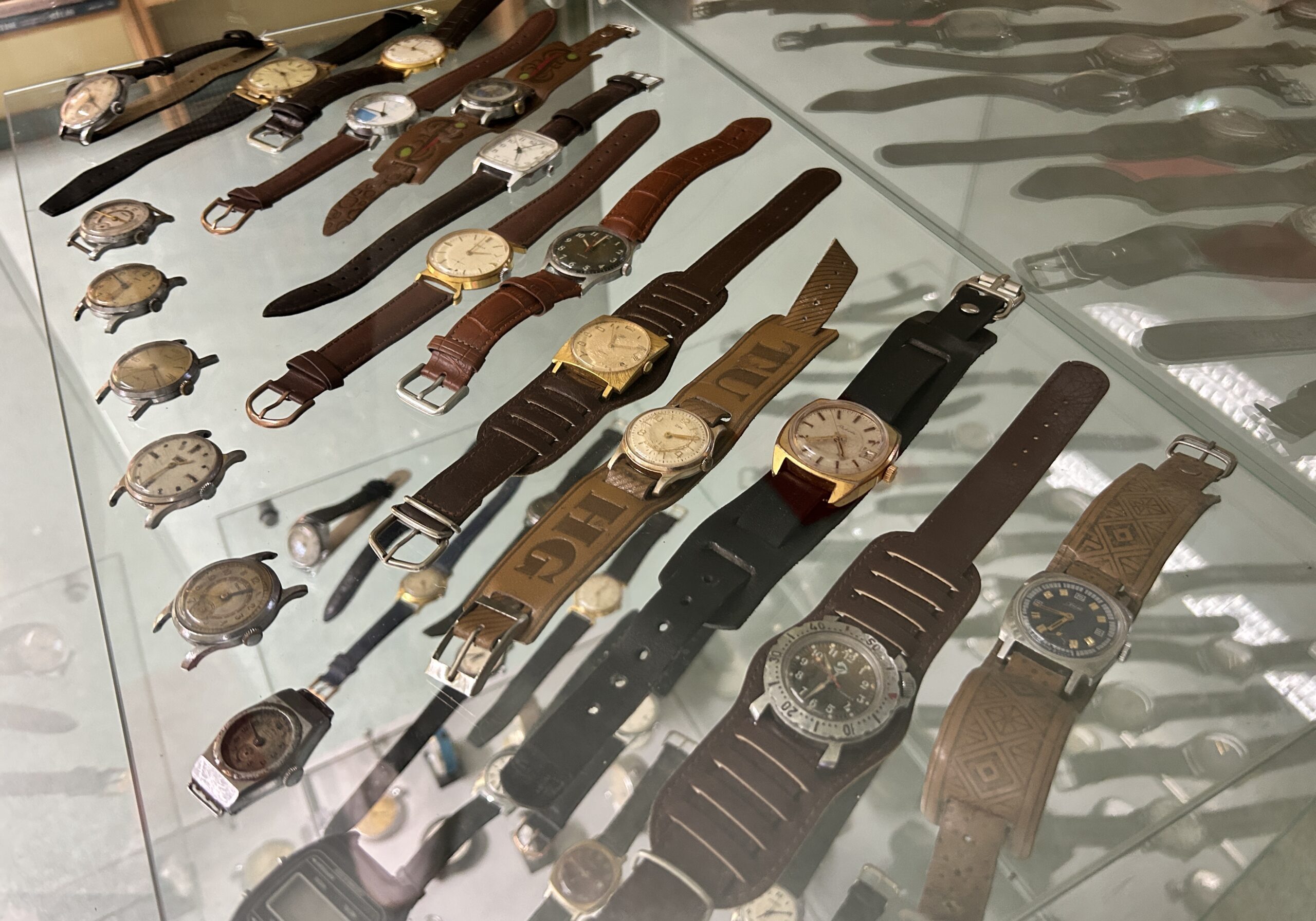 Käe- ja lauakellade näitus Guido Paesi erakogust “Ajamõõtjad läbi aja”