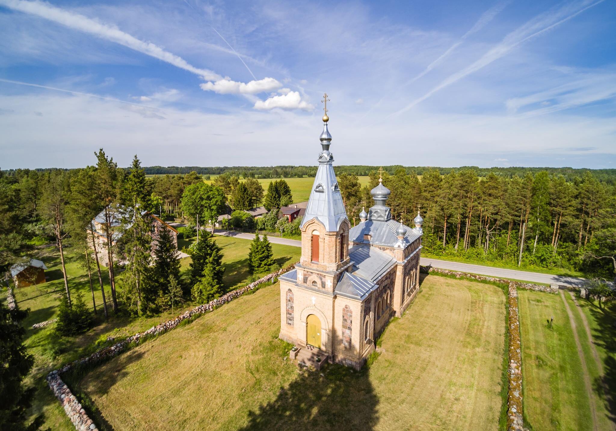 Kuriste Kirik Hiiumaa mudeliklubi troonilt