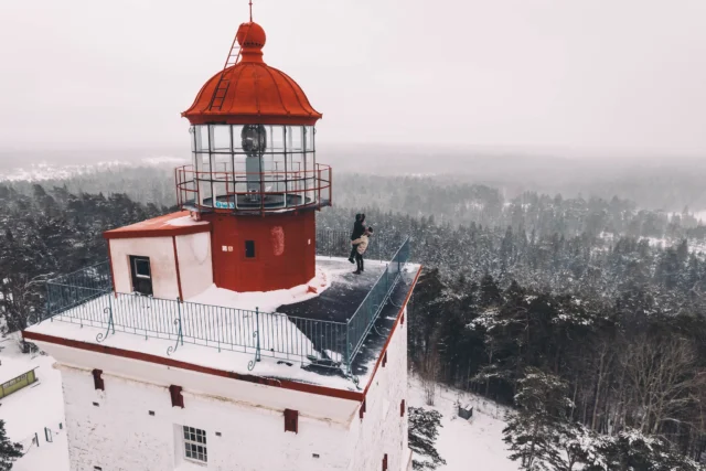 📍 SÜNDMUSED HIIUMAAL 11. - 14. DETSEMBER 📍

🎄 NELJAPÄEV, 11. detsember

09:30 – Jõulutoad Palade looduskeskuses Soera õppemajas

18:00 – Jõulukaartide töötuba Pühalepa Vaba Aja Keskuses

18:00 – Hiiumaa Dartsi 2025/2026 hooaeg
Hiiumaa Pruulikoja Resto

18:00 – Mälumänguõhtu piparkoogiga Hellamaa Perekeskuses

18:30 – “Carol of the Bells” Hiiumaa ametikooli advendikontsert
Hiiumaa Ametikoolis

🎄 REEDE, 12. detsember

09:30 –Jõulutoad Palade Loodushariduskeskuses 

10:00 – Väikelaste mänguhommik: sensoorsed tegevused
Kõrgessaare Vaba Aja Keskus

14:00 – Talvine lauaseade (meisterflorist Tuuli Luiga)
Hiiumaa Ametikoolis

16:00 – Luutsinapäeva laat Pühalepa Vaba Aja Keskuses

18:00 – Hiiumaa Kino: “Hiired üksinda kodus” Kärdla Kultuurikeskuses

19:00 – Kärdla mälumängu XIV hooaeg
Hiiumaa Pruulikoja Resto

20:00 – Hiiumaa Kino: “Mo papa” Kärdla Kultuurikeskuses

🎄 LAUPÄEV, 13. detsember

10:00 – Talvine käsitöö ja omatoodangu laat Kärdla Kultuurimaja

11:00 – Hiiumaa Kino: “Hiired üksinda kodus” Kärdla Kultuurikeskuses

12:00 – Väike taibu teaduskool Palade Loodushariduskeskus

13:00 – Hiiumaa Kino: “Peetrikese jõulurobot ja kadunud sokid”
Kärdla Kultuurikeskus

18:00 – Kontsert „Talvine teekond“
Kärdla kirik

🎄 PÜHAPÄEV, 14. detsember

11:00 – Kepikõnni ühistreening
RMK Kärdla matkarada

11:00 – Aktiivne Algus liikumispühapäev
Hiiumaa Spordikeskus, Kärdla

12:00 – Jõulukuuli viltimise töötuba
Sõru Muuseum, Pärna küla

16:00 – Hiiumaa Kino: “Hiired üksinda kodus”
Kärdla Kultuurikeskus

18:00 – Hiiumaa Kino: “Mo papa”
Kärdla Kultuurikeskus

#visithiiumaa #hingelthiid