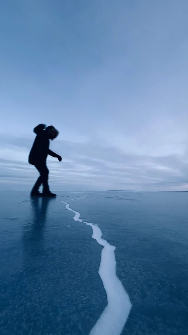 Head vastlapäeva! Võiksid teada, et: 

🧁 see on liikuv püha

🧁 mida pikem liug, seda kopsakam pangaarve

🧁 vastlapäev on naistepüha, mil ketramine ja kudmine oli keelatud. Selle asemel pidid nad minema kõrtsi ja maitsma punast jooki! 

Video: @priidusaart